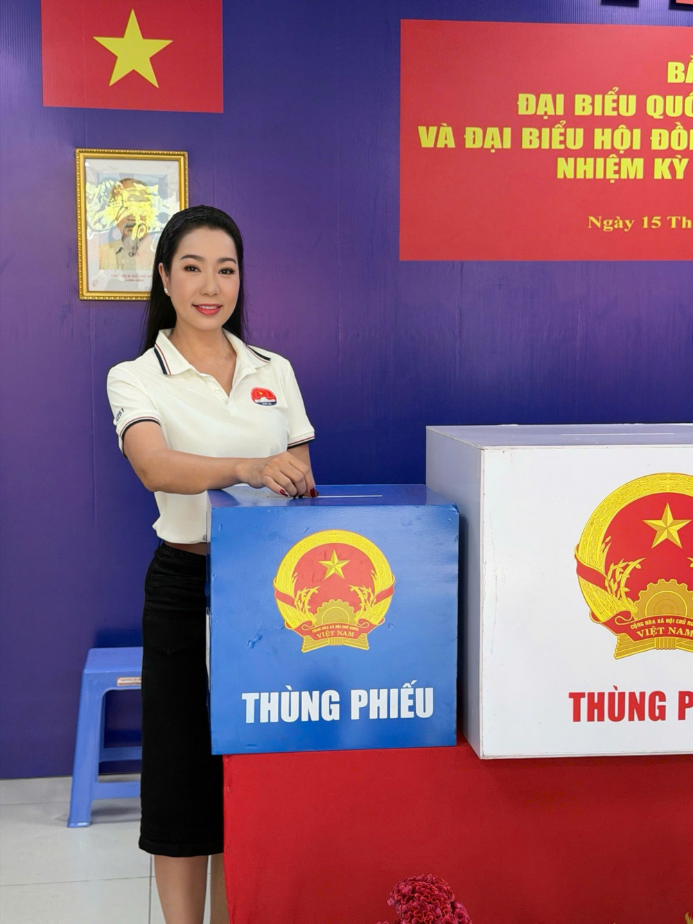 Một buổi sáng đi bỏ phiếu cùng bà con khu phố. Đơn giản mà ấm áp. Mọi người, ai cũng dễ thương... - NSND Trịnh Kim Chi