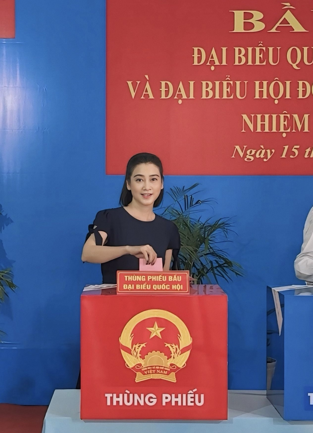 NSƯT Tuyết Thu trông trẻ trung và tươi tắn trong 