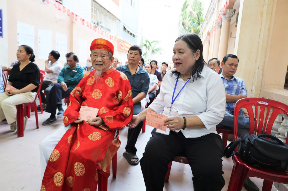Với cụ Nguyễn Đình Tư, mỗi lần được tham gia bầu cử vẫn luôn là niềm tự hào, là khoảnh khắc ý nghĩa để thực hiện quyền và trách nhiệm công dân của mình.