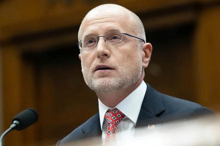 Chủ tịch FCC Brendan Carr