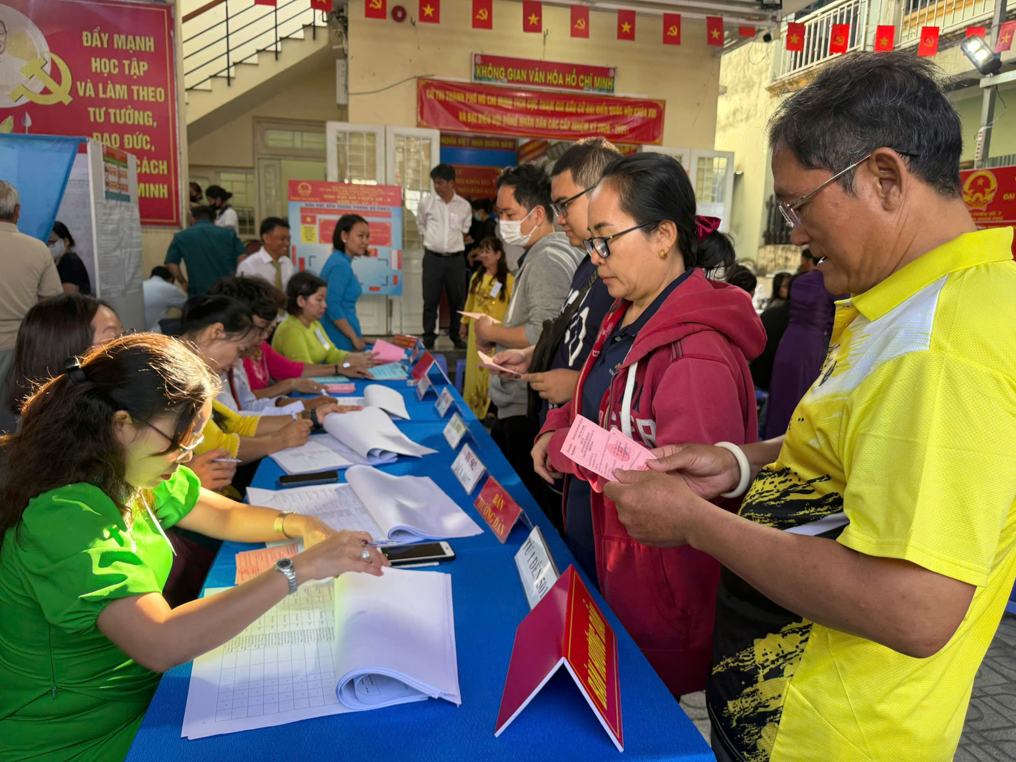 Công nhân Khu công nghệ cao Tổ bầu cử số 7 và 8 có khoảng 6.000 cử tri, trong đó khá đông công nhân, lao động đang làm việc tại Khu Công nghệ cao TP Hồ Chí Minh.