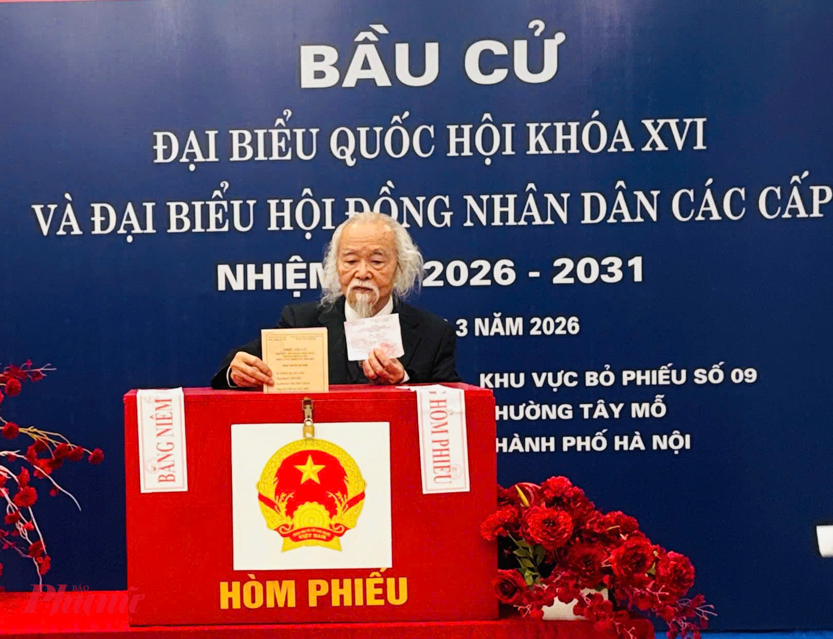 Tôi phải đọc kỹ để chọn đúng người nói được, làm được. Lá phiếu của mình tuy nhỏ nhưng là viên gạch xây dựng nên ngôi nhà chung của đất nước, ông Huy chia sẻ.