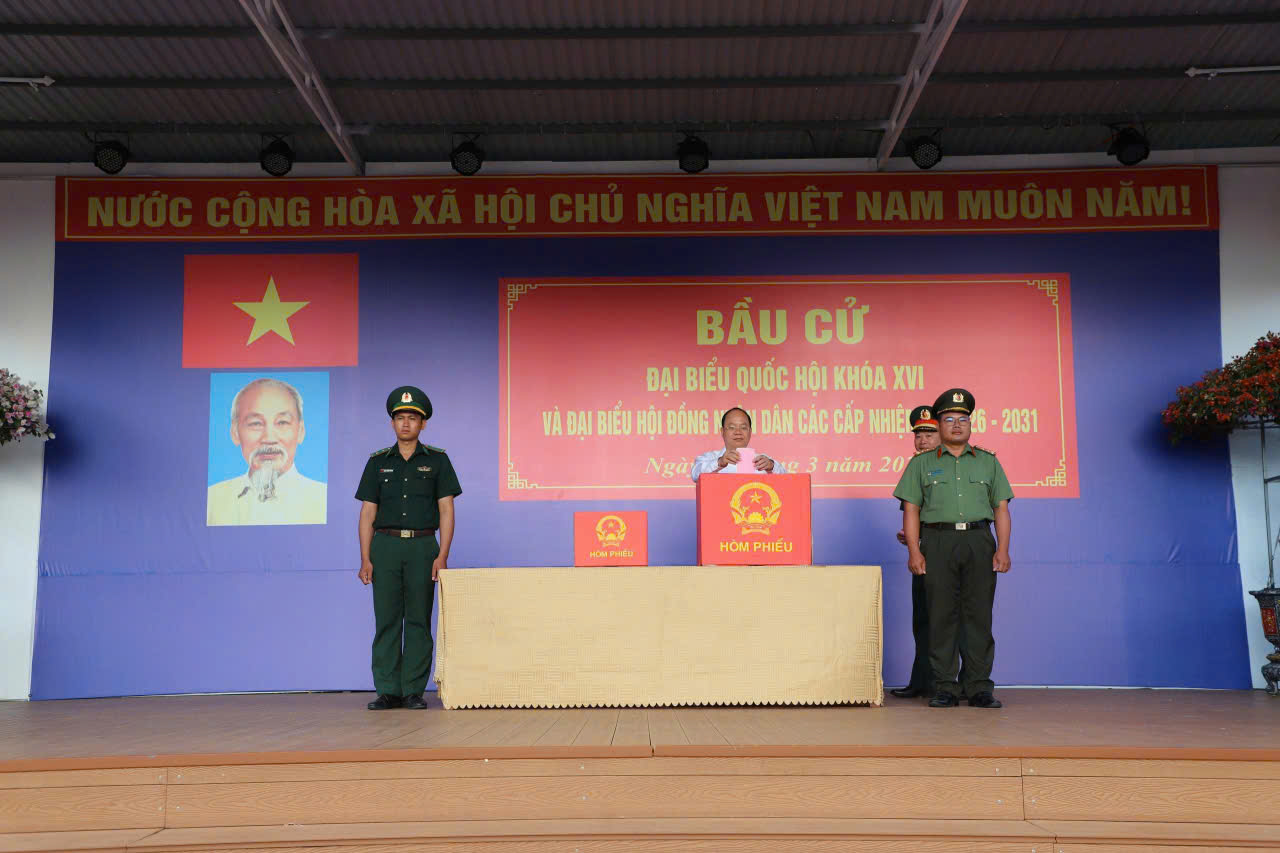 Nguyễn Hồ Hải, Ủy viên Trung ương Đảng, Bí thư Tỉnh ủy Cà Mau bầu cử tại khu vực bỏ phiếu số 9, ấp Khai Long, xã Đất Mũi.