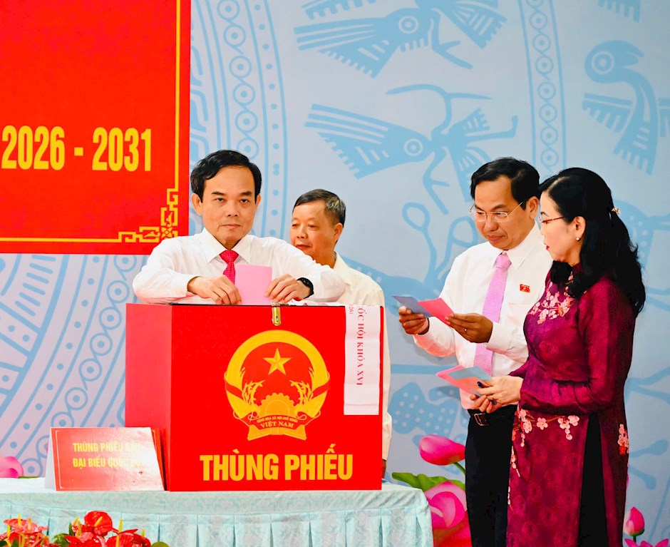 Trực tiếp: Người dân cả nước đi bỏ phiếu bầu cử Bí thư Thành ủy TPHCM Trần Lưu Quang bỏ phiếu bầu cử. Ảnh: VIỆT DŨNG