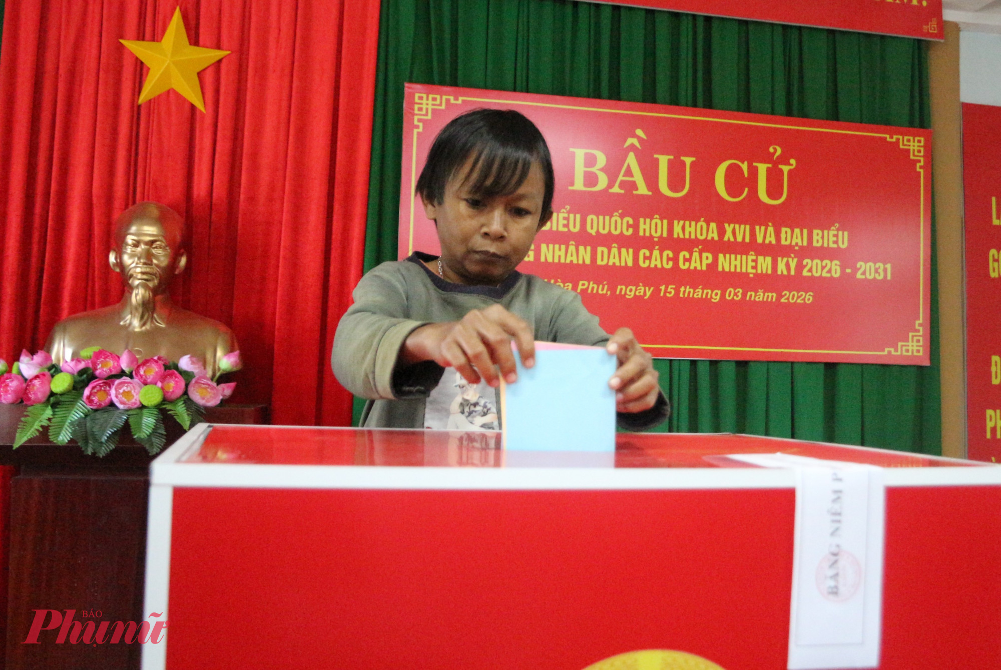 Rộn ràng ngày hội bầu cử ở buôn cổ người Ê Đê Cử tri tí hon tại điểm bầu cử buôn Tuôr