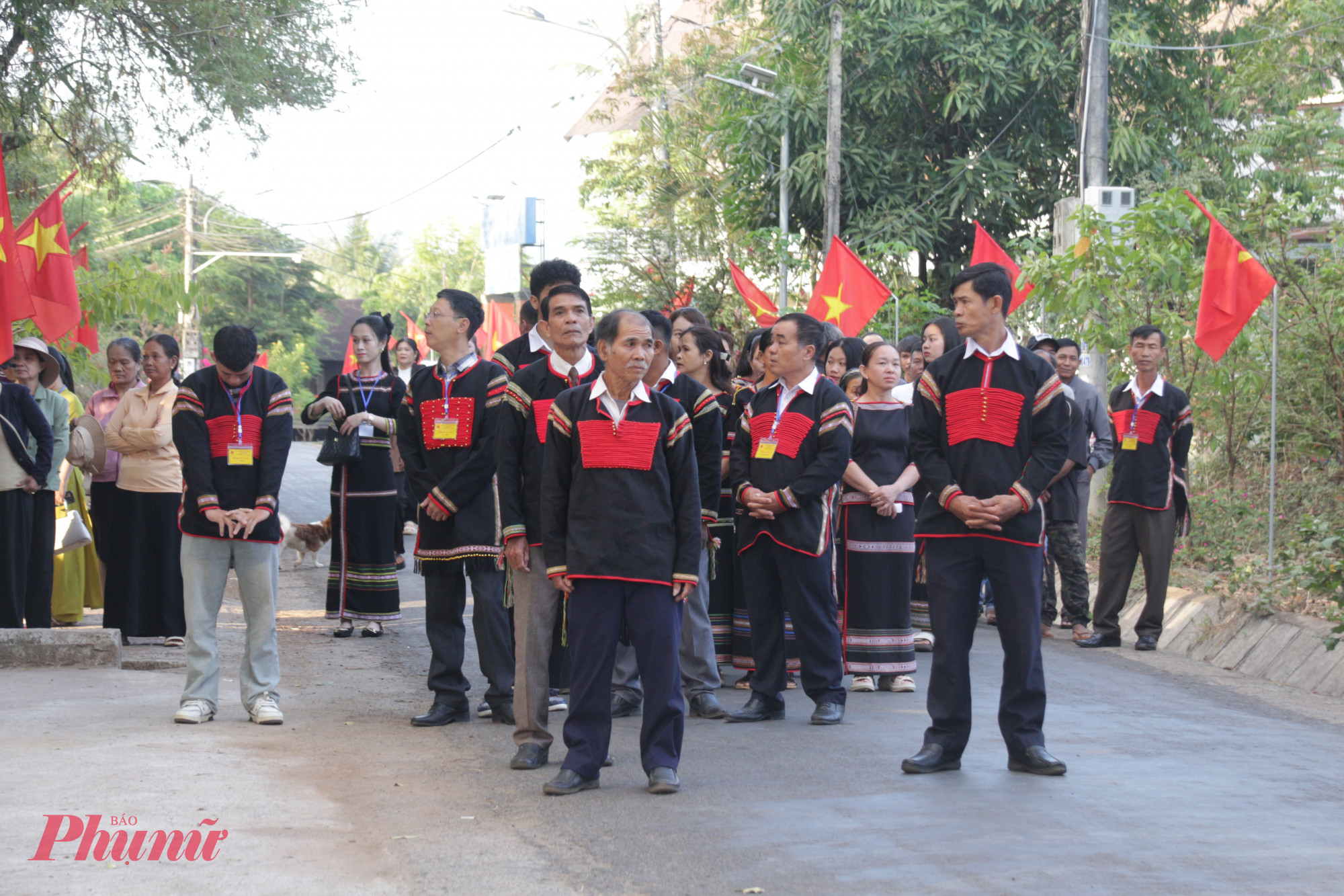 Rộn ràng ngày hội bầu cử ở buôn cổ người Ê Đê Người dân buôn Tuôr nô nức đi bầu cử
