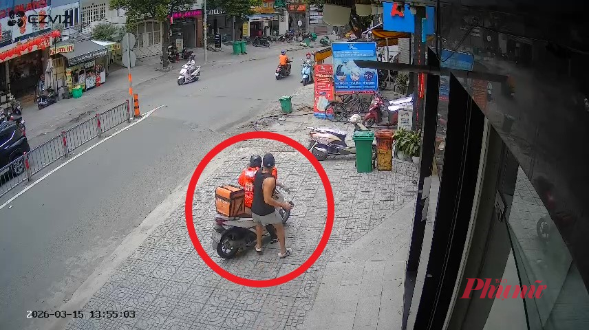 Ảnh cắt từ clip vụ việc.