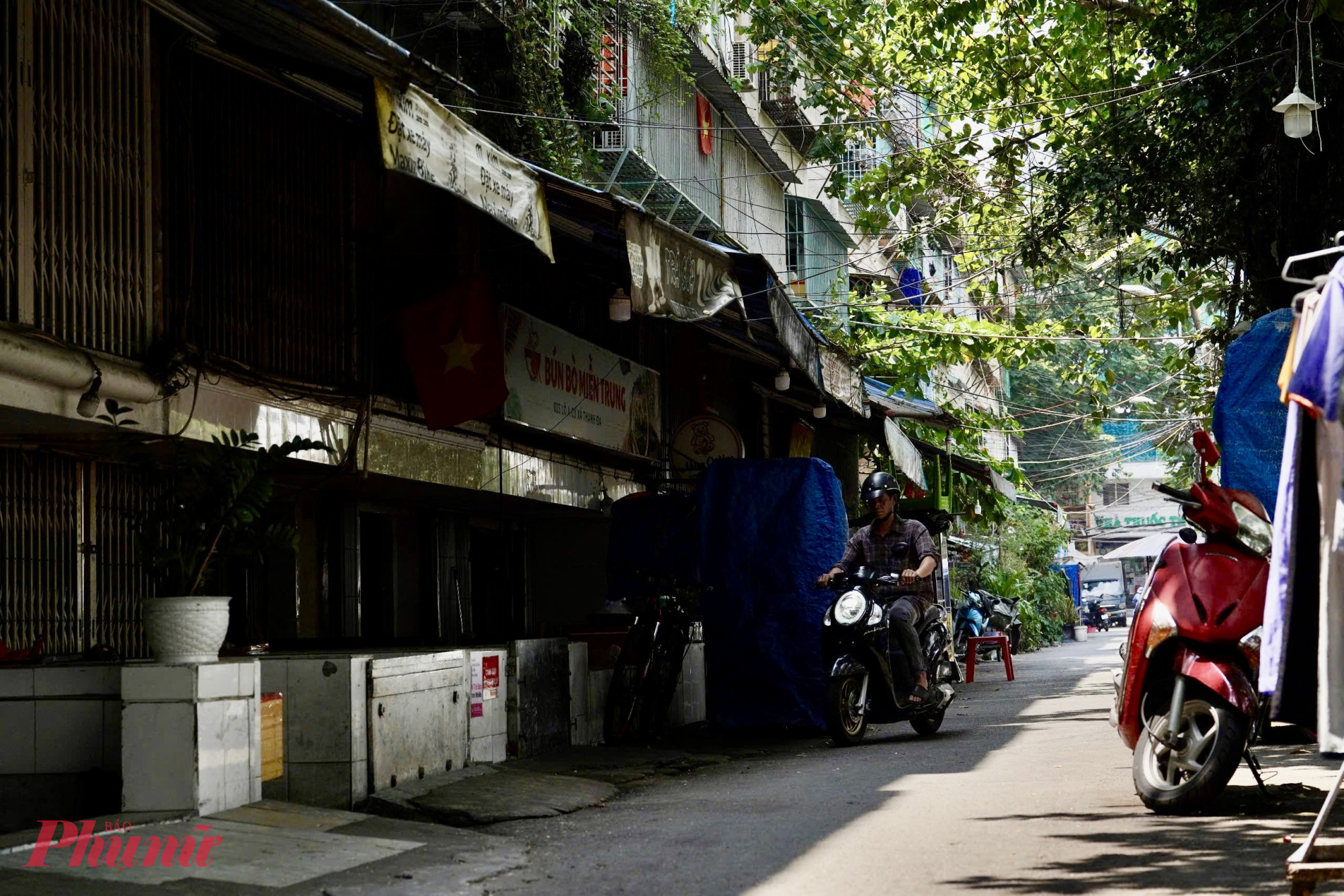 Dự án cải tạo, xây dựng lại cụm 8 chung cư lô số tại cư xá Thanh Đa được đưa ra với nhiều chính sách bồi thường và hỗ trợ nhằm thúc đẩy tiến độ giải phóng mặt bằng. Theo phương án công bố, đơn giá bồi thường là 52 triệu đồng/m² (chưa bao gồm hệ số K), áp dụng hệ số 1,29 lần đối với căn hộ tầng trệt và 1,17 lần đối với các tầng trên.