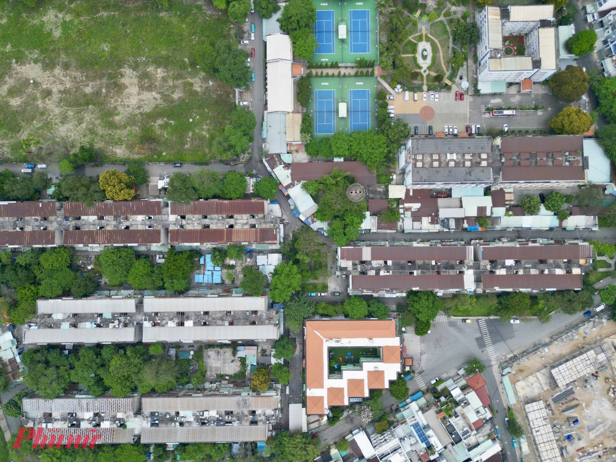 Theo ghi nhận của phóng viên Báo Phụ nữ TPHCM, những ngày đầu tháng 3, tại cư xá Thanh Đa (phường Bình Quới, TPHCM), một số hộ dân đã bắt đầu rời khỏi các căn hộ sau khi thống nhất và chấp nhận phương án bồi thường của chủ đầu tư. 