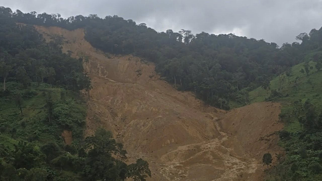 Quả núi bị sạt lở tại thôn Pứt vào ngày 14/11/2025 đã vùi lấp 3 người dân địa phương cùng nhiều tài sản, đất đai.