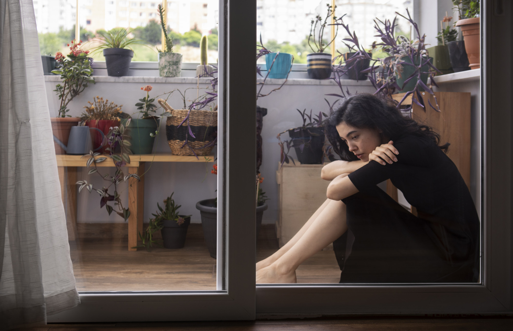 Cuộc sống đã tốt hơn lên, sao quá khứ đói nghèo vẫn không rời đi? - Ảnh: Freepik