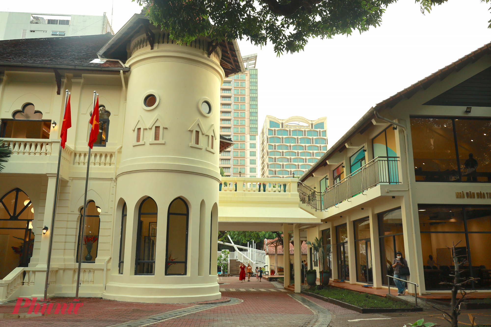 Khu nhà chính mang kiến trúc cổ điển đậm chất Tây' của trụ sở mới NVHTN, trong đó có khoảng 1.500m² làm khu làm việc, phòng học và các không gian đào tạo