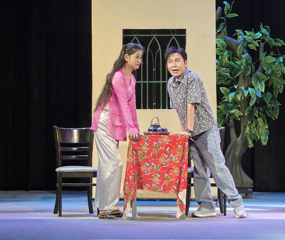 NSƯT Vũ Luân góp mặt trong vở hài kịch Ra giêng anh cưới em 2 của Nhà hát Kịch TPHCM - Ảnh: Ngọc Tuyết