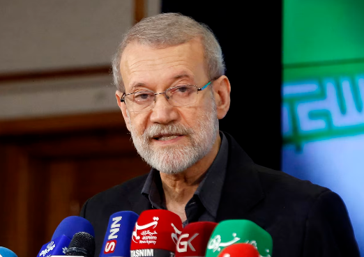 Thư ký Hội đồng An ninh Quốc gia Tối cao Iran Ali Larijani phát biểu trước giới truyền thông tại Tehran vào ngày 31 tháng 5 năm 2024. AFP/Getty Images