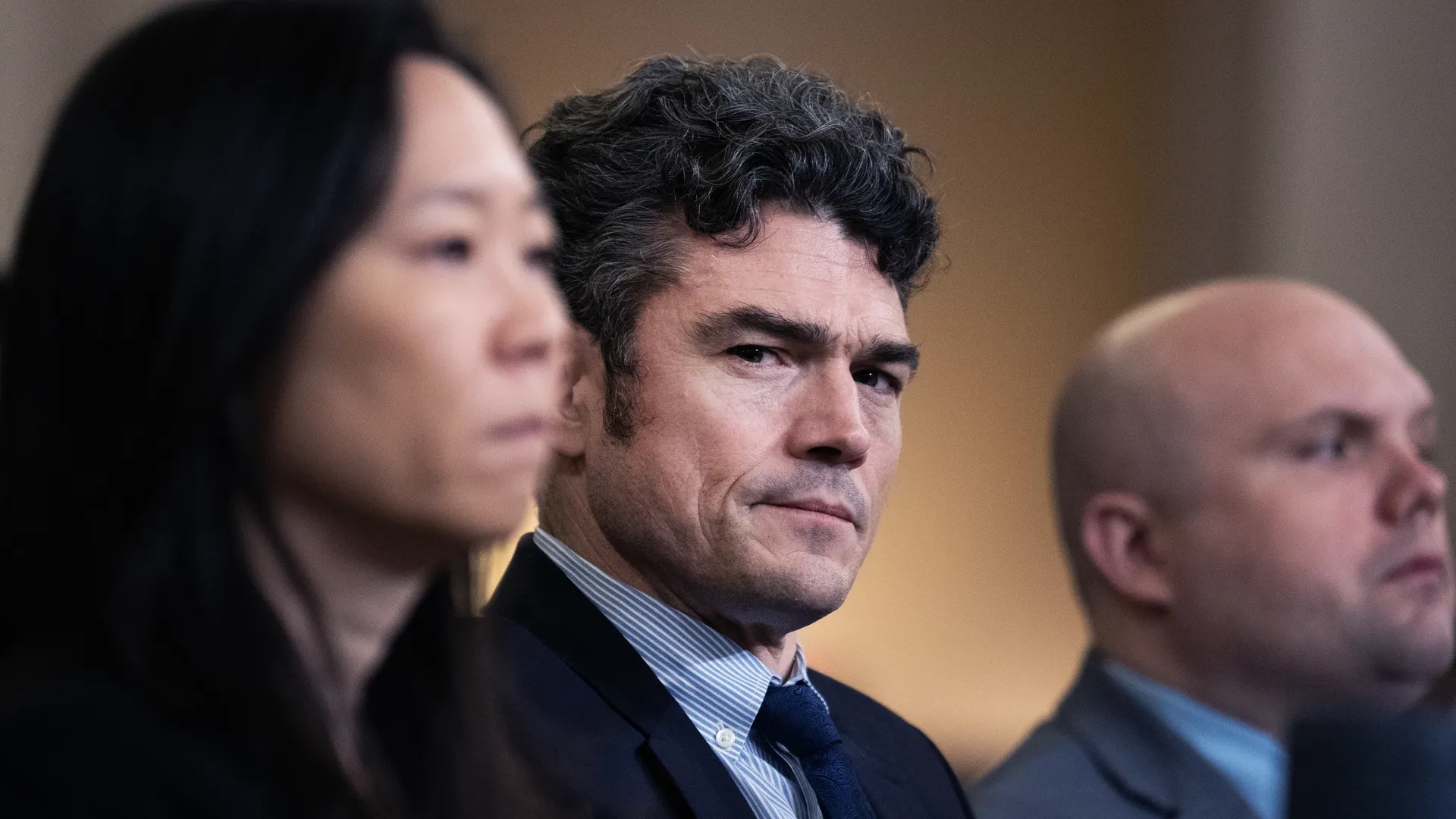 Ông Joe Kent (giữa) tham dự phiên điều trần của Ủy ban Tình báo Hạ viện với chủ đề Đánh giá các mối đe dọa toàn cầu - Ảnh: Tom Williams/Getty Images