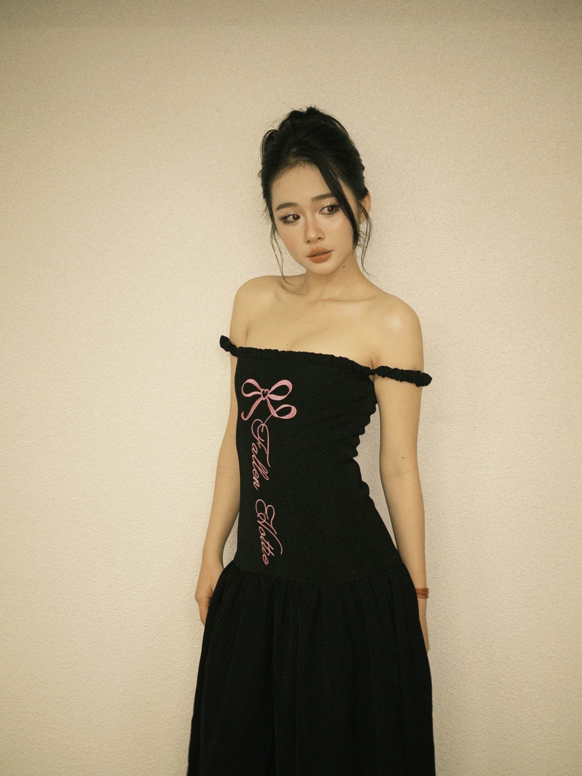 Không dừng lại ở quảng cáo, Kiều Diễm lựa chọn theo đuổi con đường diễn xuất một cách bài bản khi theo học tại Trường Đại học Sân khấu - Điện ảnh TPHCM. Đồng thời, cô tham gia biểu diễn tại sân khấu kịch Thế Giới Trẻ để tích lũy kinh nghiệm thực tế. Việc hoạt động trên sân khấu giúp cô rèn luyện khả năng biểu đạt cảm xúc, xử lý tình huống và xây dựng nhân vật.