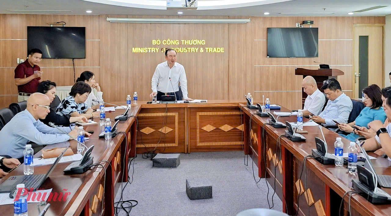 Bộ Công Thương làm việc với các doanh nghiệp, ngành hàng sáng 17/3