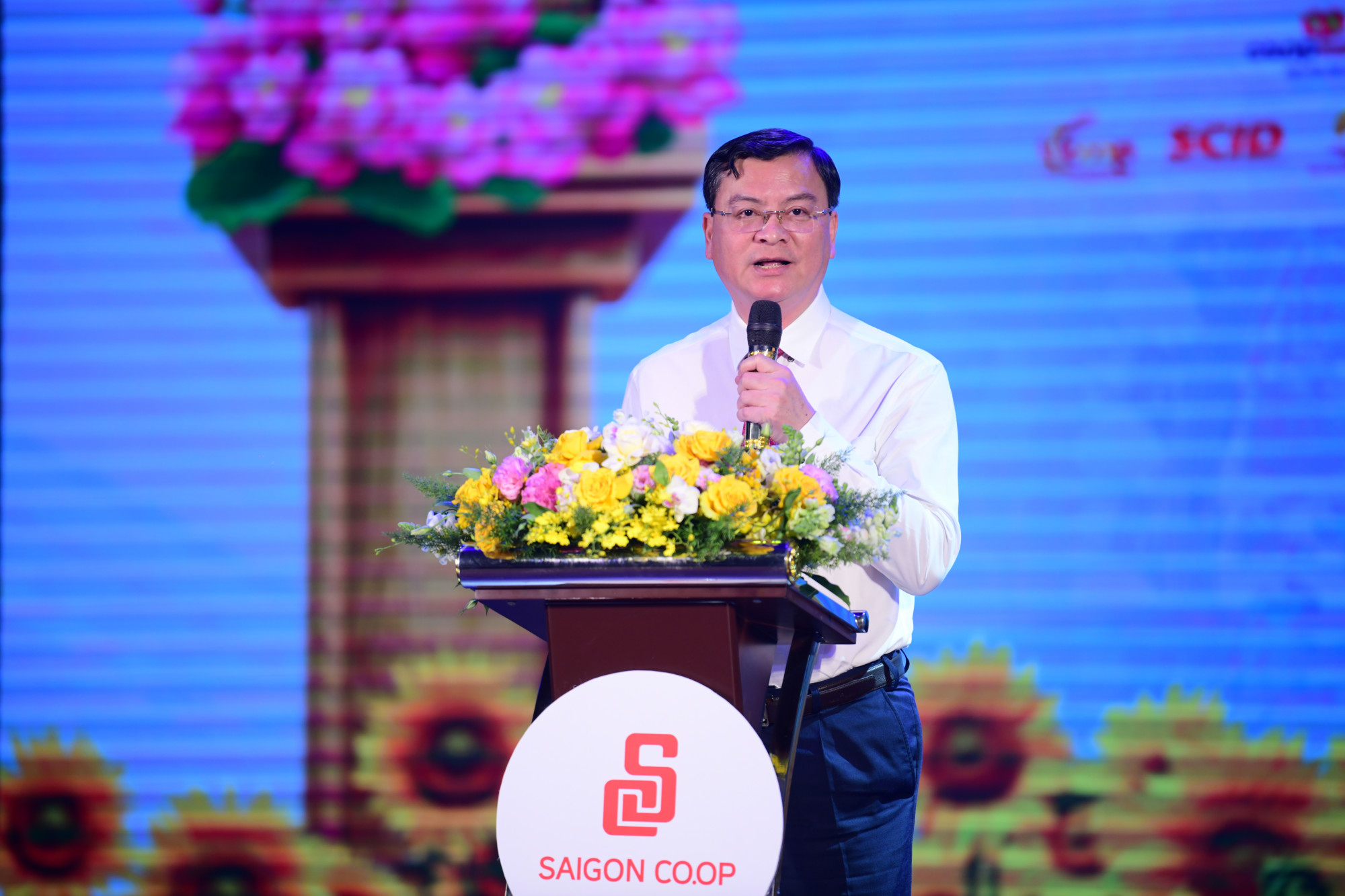 Ông Nguyễn Công Vinh - Phó chủ tịch UBND TPHCM ghi nhận và biểu dương những nỗ lực của tập thể lãnh đạo, cán bộ, người lao động Saigon Co.op trong năm 2025 -