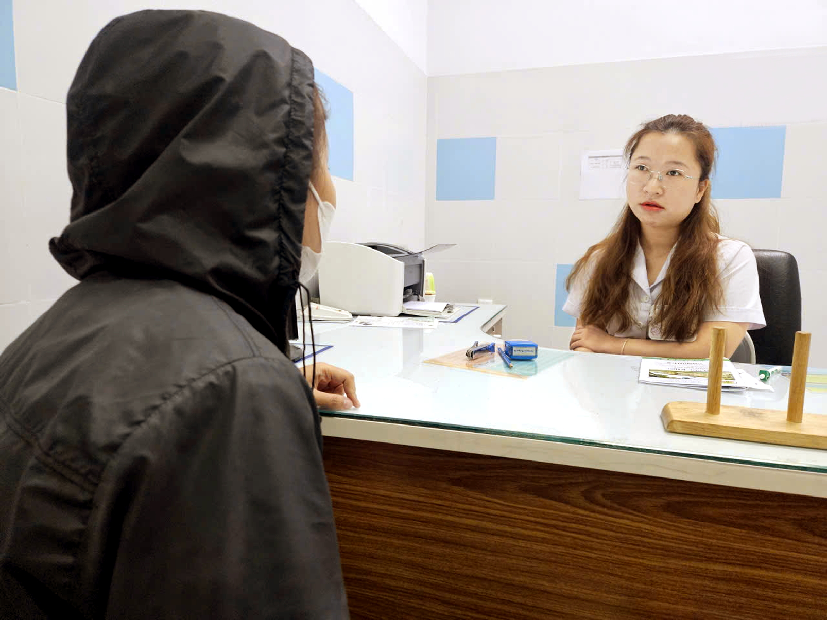 Thạc sĩ tâm lý Nguyễn Thị Ngọc Hà tư vấn tâm lý cho người bệnh