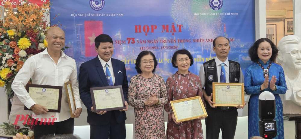 Hội Nghệ sĩ Nhiếp ảnh Việt Nam vinh danh các nghệ sĩ có cống hiến xuất sắc ES.VAPA.