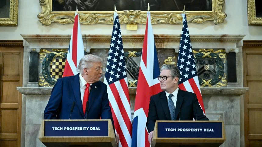 Thủ tướng Keir Starmer và Tổng thống Donald Trump ký “Thỏa thuận hợp tác công nghệ” trong chuyến thăm cấp nhà nước của ông Trump vào tháng 9/2025.