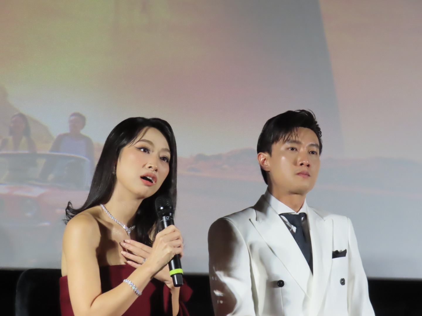 Quỳnh Thy đóng cặp với Quốc Trường