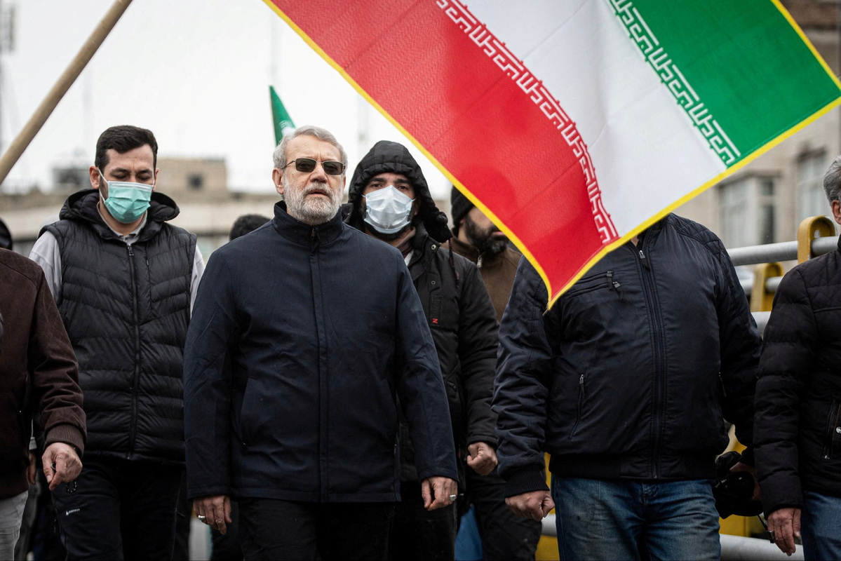 Lãnh đạo an ninh Iran Ali Larijani tham gia một cuộc biểu tình ủng hộ chính phủ ở Tehran, Iran, ngày 13/3/2026 - Ảnh: X/China Daily