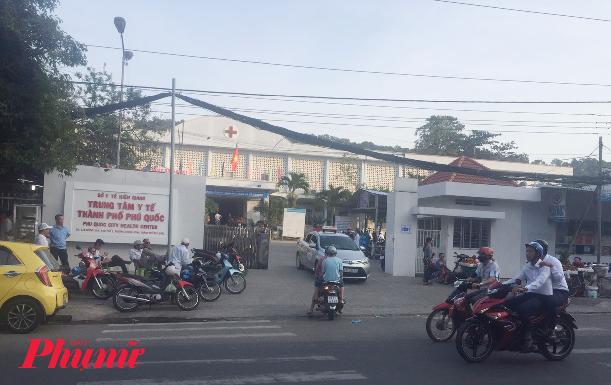 Trung tâm Y tế Phú Quốc nơi tiếp nhận bệnh nhân Y. có nhiều triệu chứng nghi mắc bệnh viêm màng não mô cầu - Ảnh Phú Hữu
