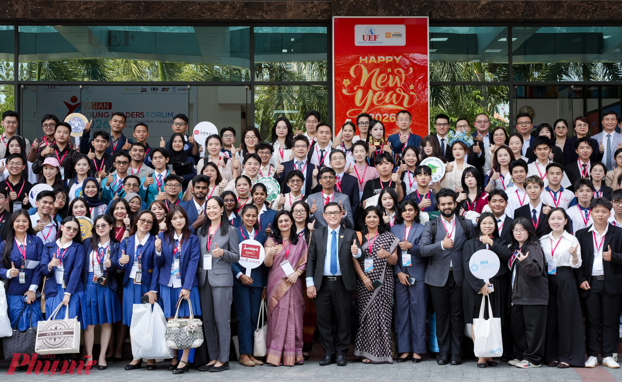 gần 200 đại biểu là cán bộ, giảng viên và sinh viên quốc tế đến từ 19 trường đại học thuộc 11 quốc gia và vùng lãnh thổ châu Á - Ảnh: N.L