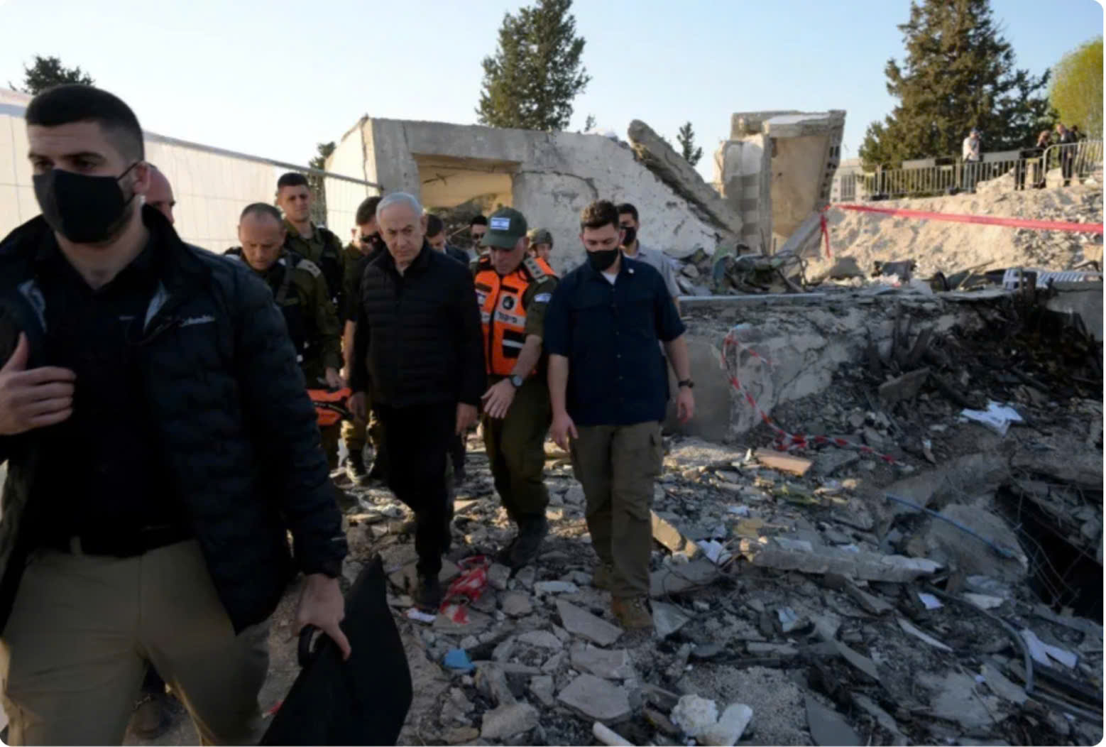 hủ tướng Israel Benjamin Netanyahu thăm thành phố Beit Shemesh vào ngày 2/3, sau khi khu vực này trước đó bị nhắm mục tiêu trong các cuộc tấn công trả đũa từ Iran