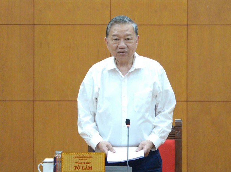 Tổng bí thư Tô Lâm chỉ đạo Ban Thường vụ Đảng ủy Chính phủ tập trung nguồn lực nghiên cứu triển khai một số định hướng về quan hệ thương mại quốc tế và kết nối thương mại với đối tác quan trọng trong thời gian tới - Ảnh: VOV