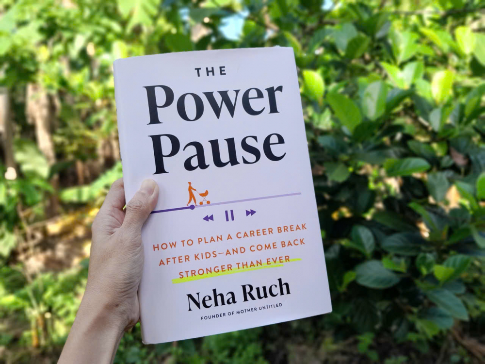 The Power Pause là quyển sách nói về sức mạnh của những khoảng dừng khi mẹ chọn ở nhà với con