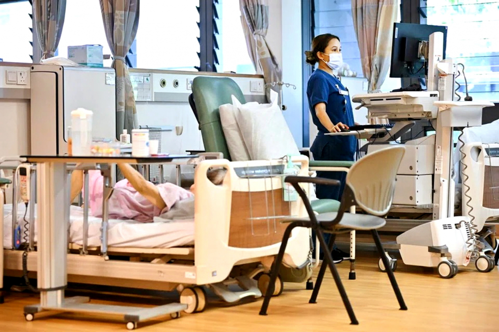 Hệ thống y tế Đại học Quốc gia Singapore đã đề ra khung bảo vệ cho nhân viên y tế - ẢNH: LIM YAOHUI (Straits Times)