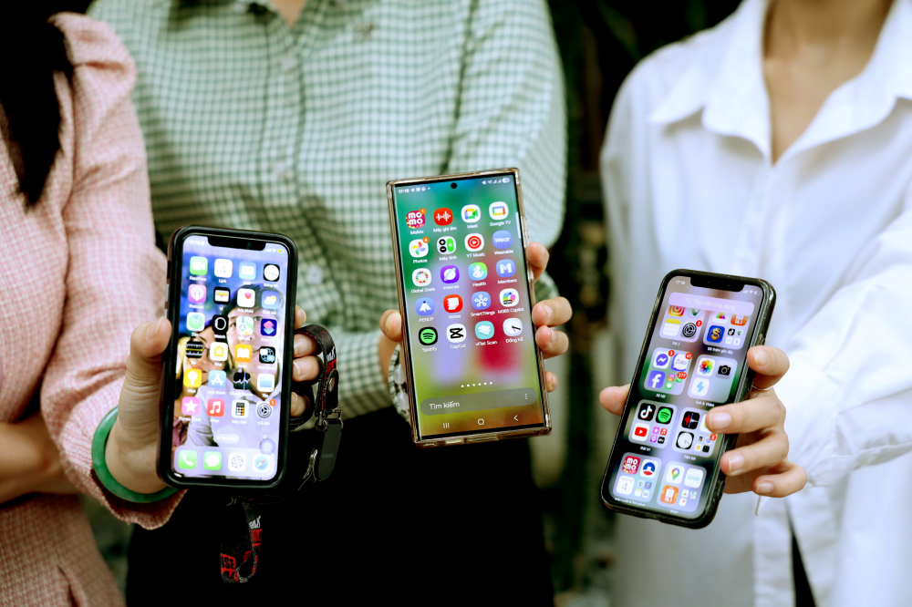 Việc cài đặt quá nhiều ứng dụng (app) vào điện thoại khiến người dùng dễ bị đánh cắp dữ liệu ẢNH: THANH TÂM