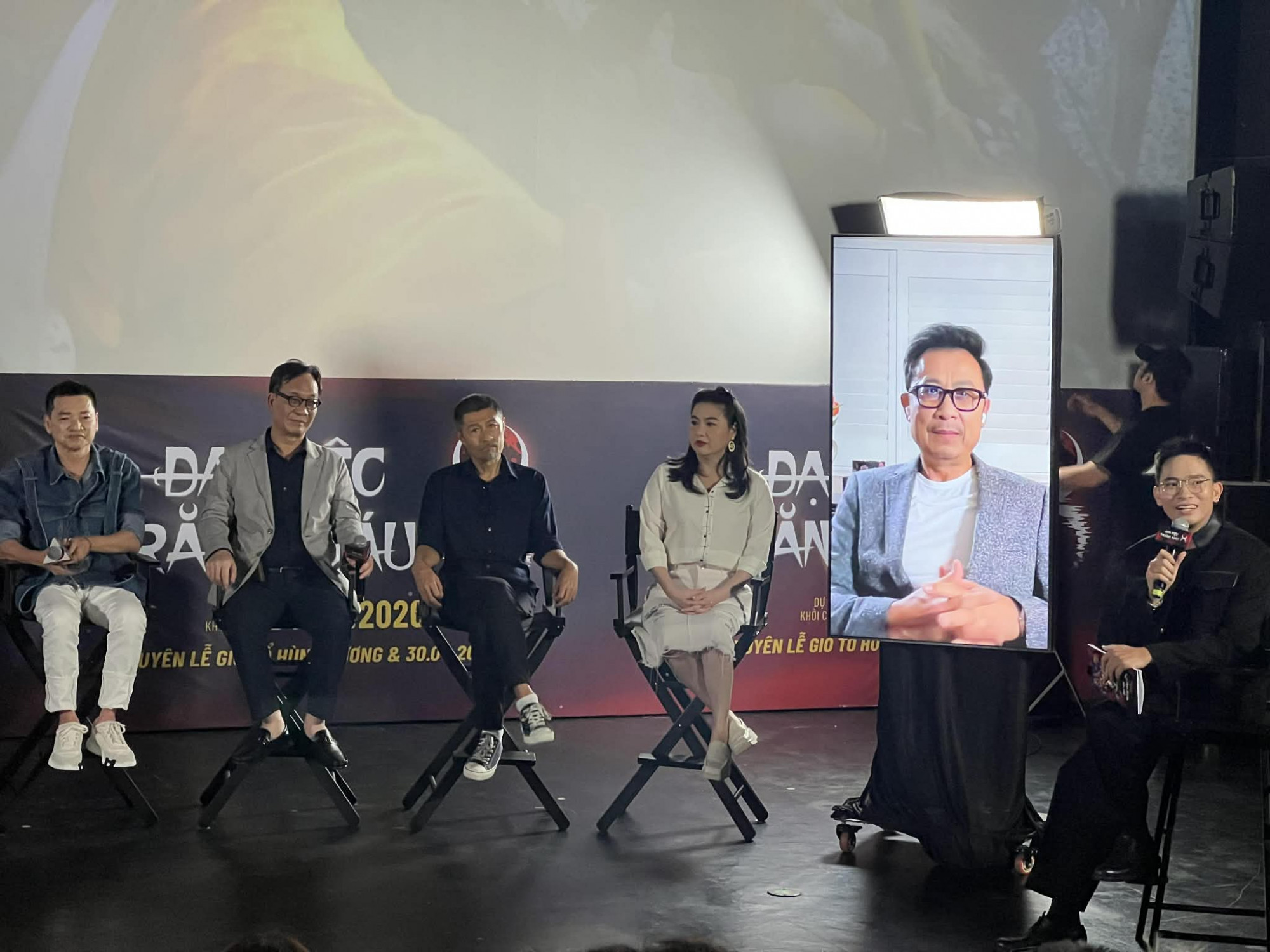 Vì lịch trình cá nhân, nghệ sĩ Vân Sơn giao lưu từ xa 