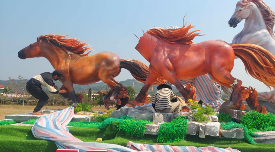 Việc sửa chữa cụm linh vật ngựa bị đập phá trước đó được trích từ số tiền xã hội hóa