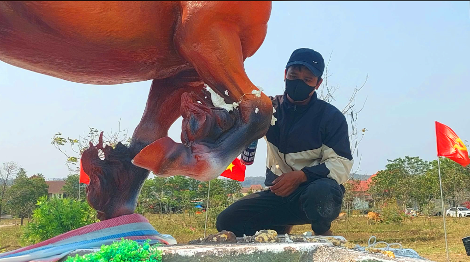 Cụm linh vật ngựa sau khi sửa chữa sẽ phục vụ khách đến tham quan đến hết dịp nghỉ lễ 30/4 và 1/5