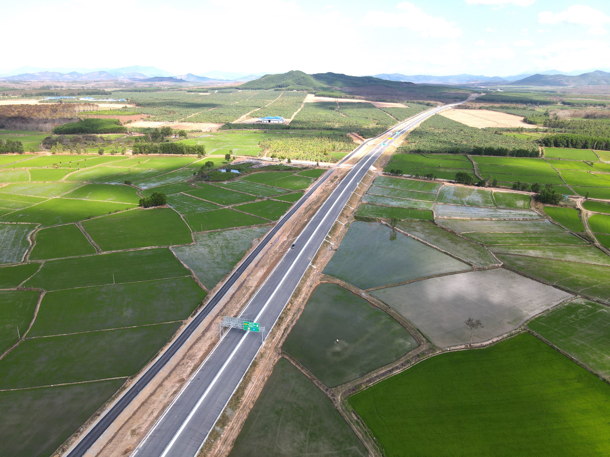 . Các hạng mục chính của cao tốc Khánh Hòa - Buôn Ma Thuột, đoạn thành phần 3 qua tỉnh Đắk Lắk đã cơ bản hoàn thành