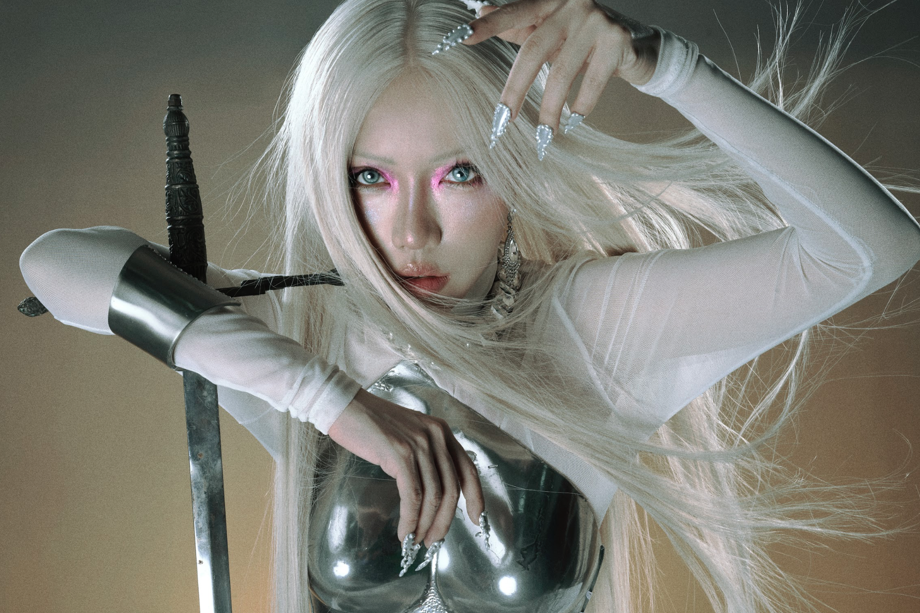 Ca sĩ Phùng Khánh Linh 