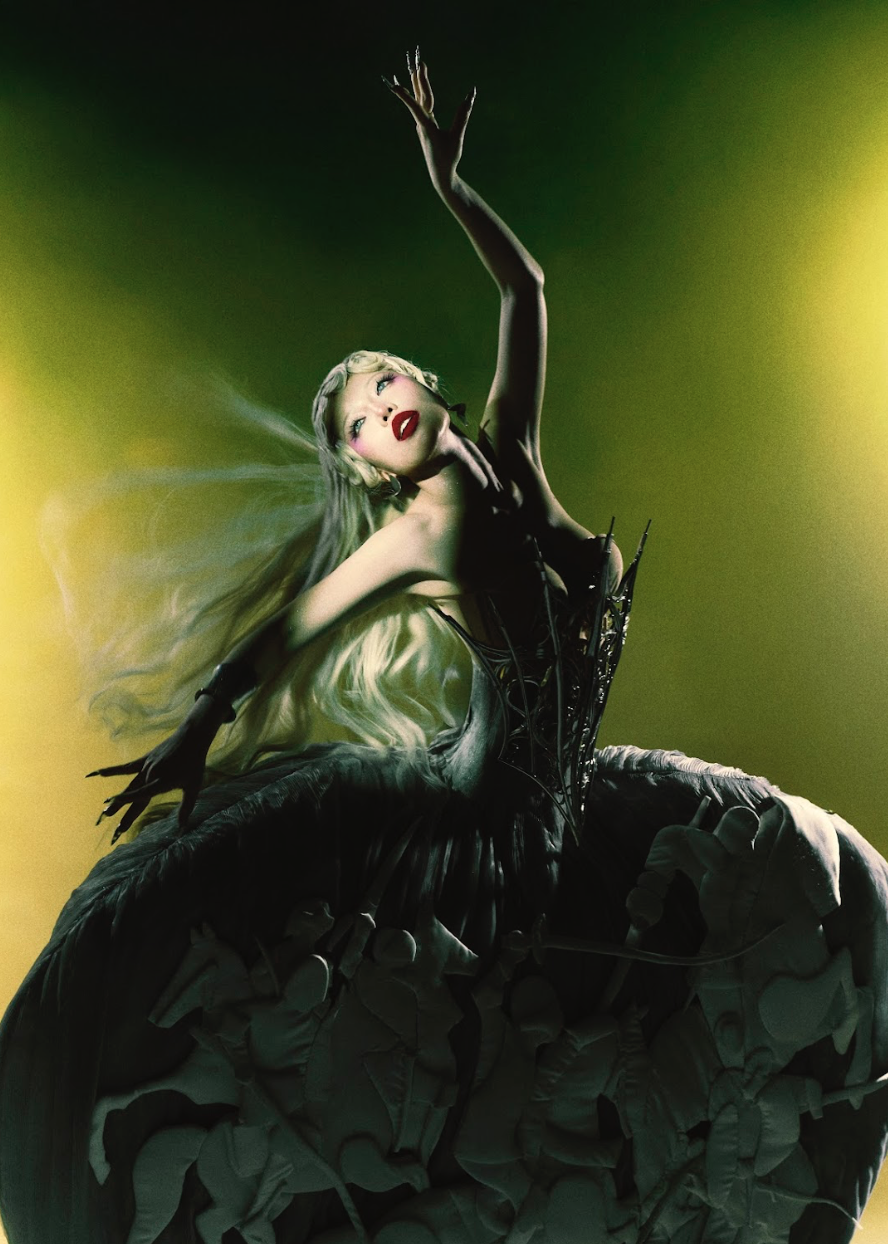 Với những ca khúc ra mắt thời gian qua, nữ ca sĩ luôn thể hiện sự tìm tòi sáng tạo độc đáo trong kỹ thuật sản xuất cùng các cộng sự