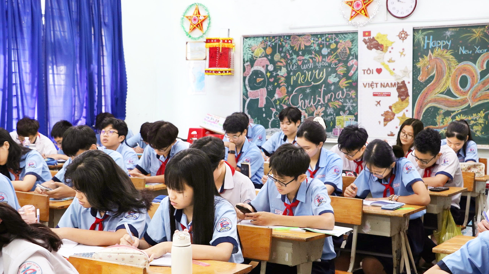 Học sinh lớp Chín Trường THCS Phước Bình (phường Phước Long, TPHCM) trong giờ học môn toán - ẢNH: T.T.