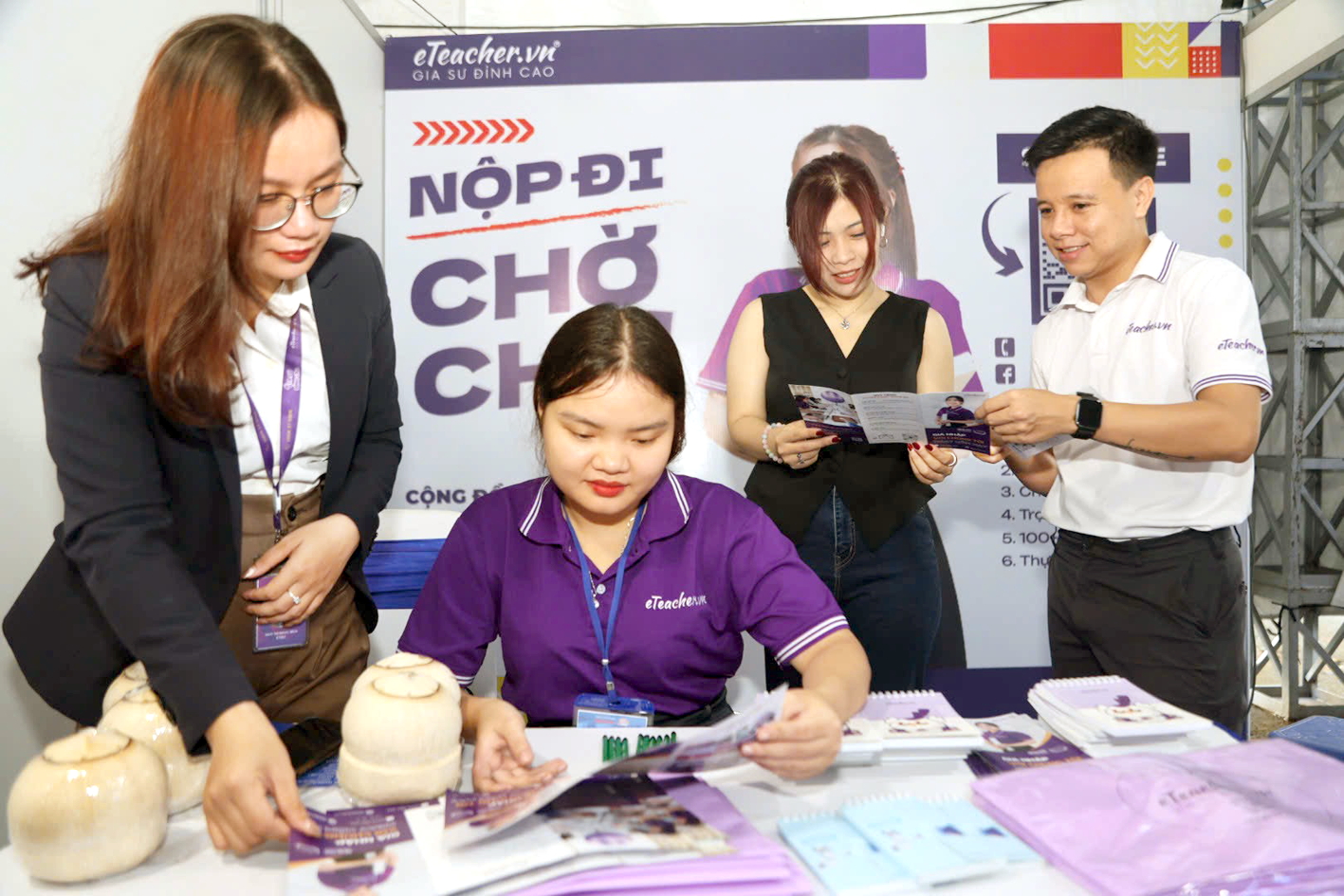 Người lao động tham gia ngày hội việc làm tại Nhà văn hóa Thanh Niên vào cuối năm 2025