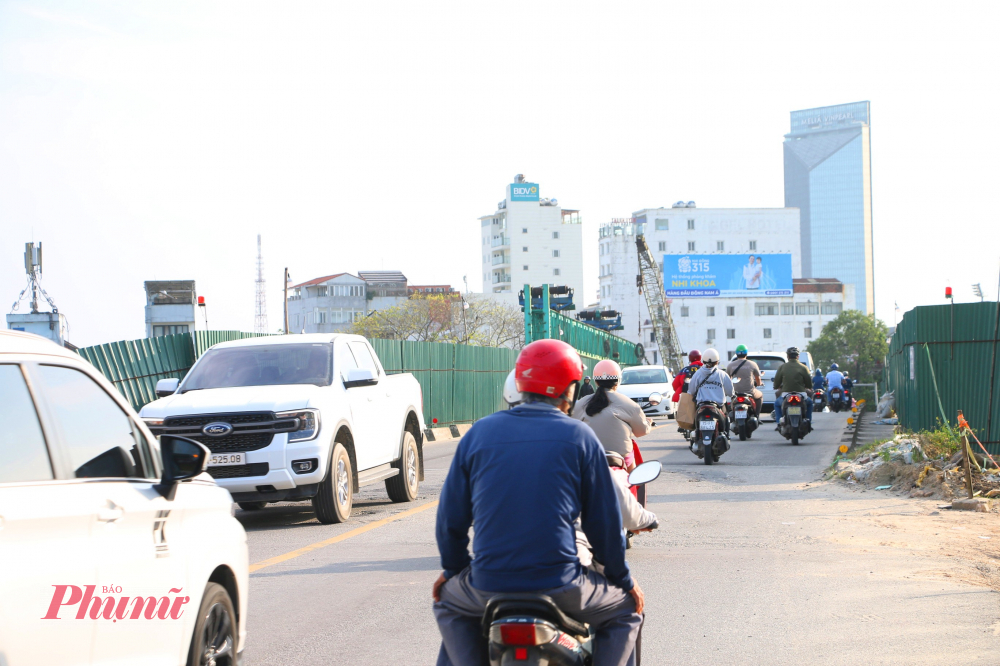 Ông Lê Thành Bắc, Phó Giám đốc Ban Quản lý dự án đầu tư xây dựng Chương trình phát triển các đô thị loại II cho biết, Ban Quản lý dự án đang tiến hành các bước xử lý hợp đồng chậm trễ đối với nhà thầu theo quy định. 