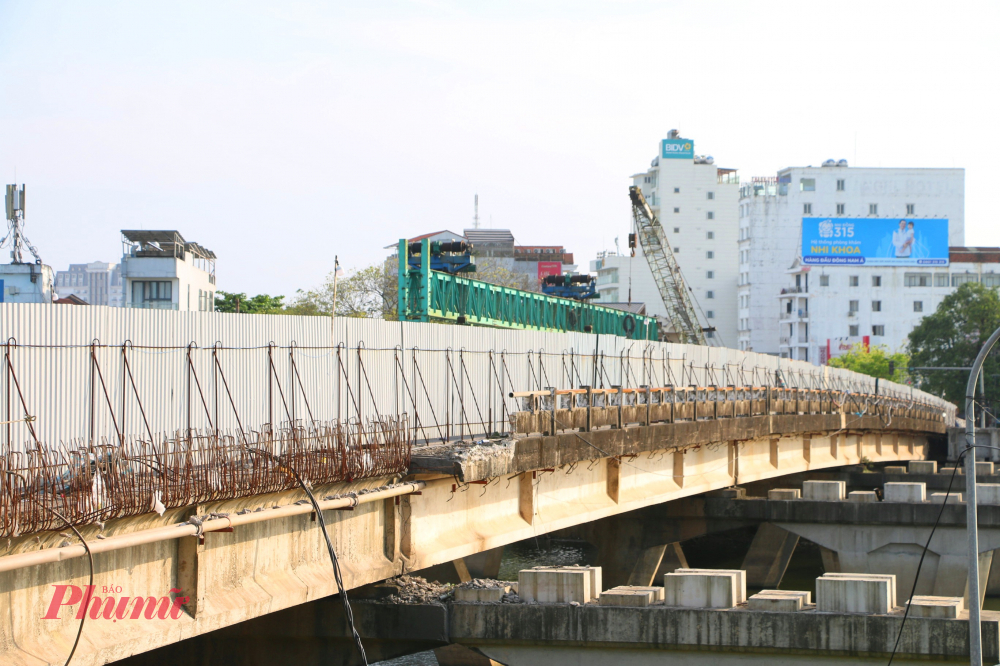 Dự án chậm tiến độ, một số hạng mục quan trọng vẫn chưa được triển khai đúng cam kết. Trước đó, vào tháng 11/2025, chủ đầu tư đã xử phạt nhà thầu 1,5 tỷ đồng do vi phạm tiến độ. 
