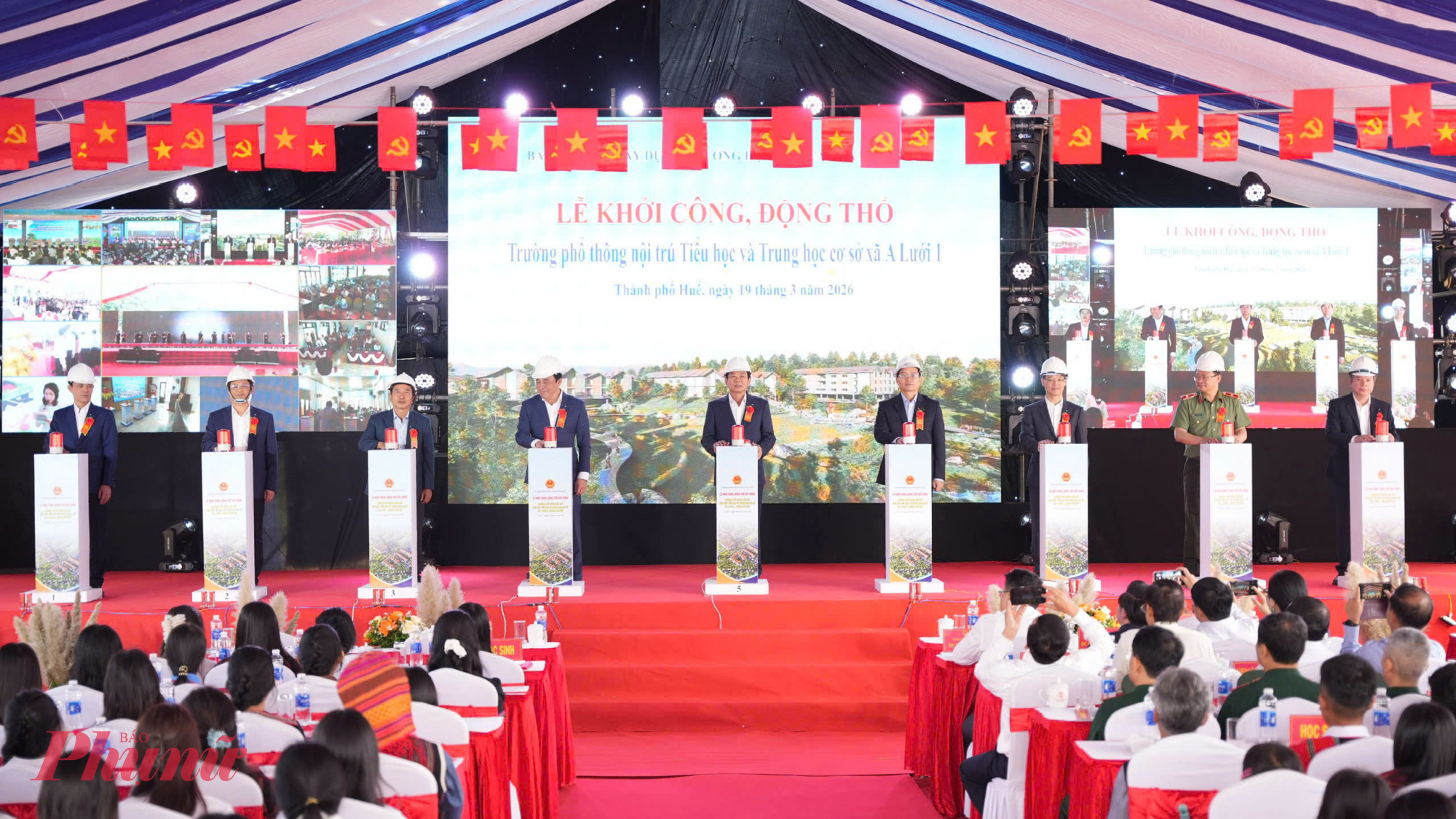 Các đại biểu tham dự lễ khởi công