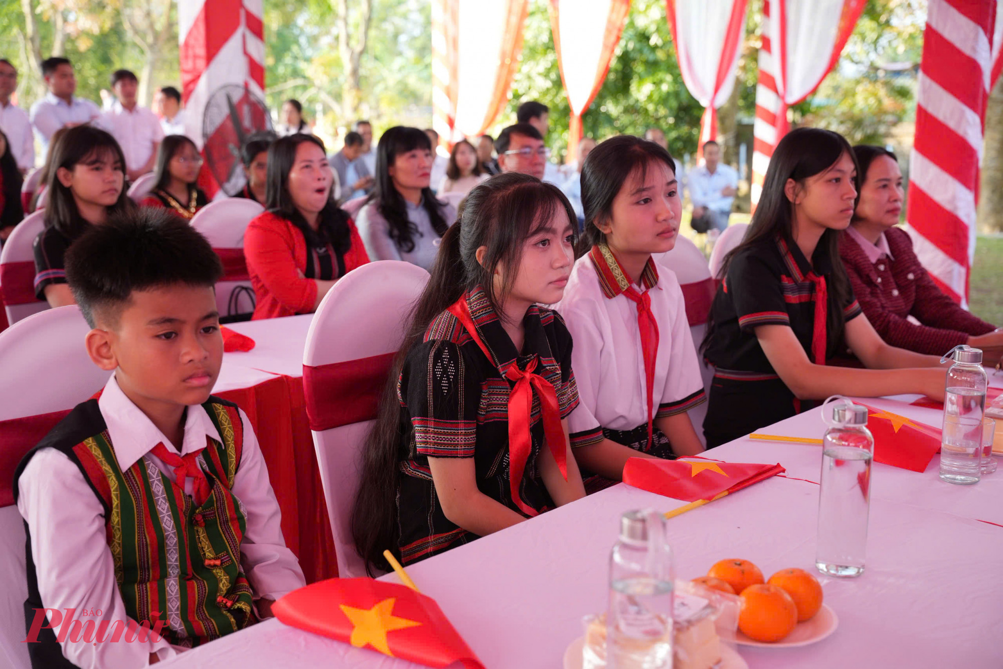 Học sinh vùng cao A Lưới tại lễ khởi công 