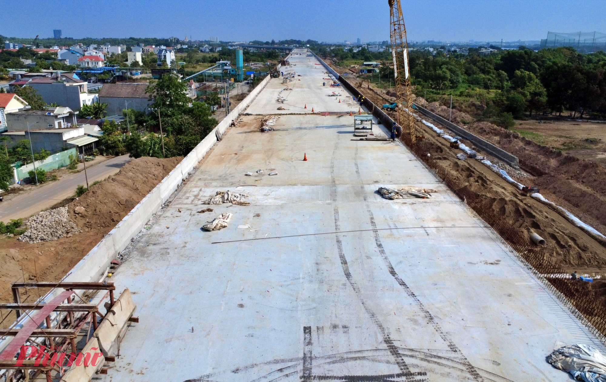 Đại diện Ban Quản lý dự án đầu tư xây dựng các công trình giao thông TPHCM (Ban Giao thông – chủ đầu tư) cho biết, Dự án thành phần 1 - xây dựng đường Vành đai 3 đoạn qua TPHCM hiện đã triển khai toàn bộ 10/10 gói thầu xây lắp chính.