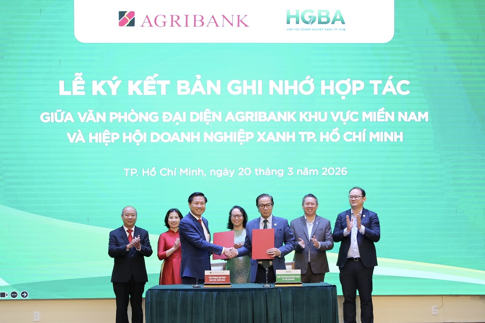 Văn phòng Đại diện Agribank khu vực miền Nam ký kết Bản ghi nhớ hợp tác với Hiệp hội Doanh nghiệp xanh TPHCM - Ảnh: Agribank