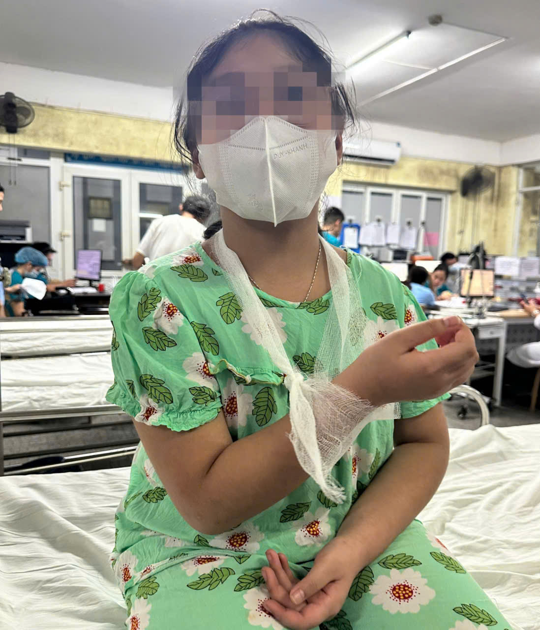 Cháu Trần Lê Anh Th. thời điểm đến khám tại Bệnh viện Trường Đại học Y Dược Huế- Ảnh: Gia đình cung cấp