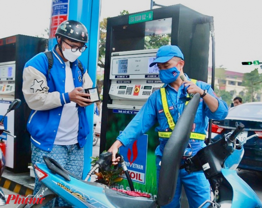 Thủ tướng chỉ đạo thúc đẩy dùng xăng sinh học và chuyển đổi xe điện để tiết kiệm năng lượng - ảnh minh họa: T.H.